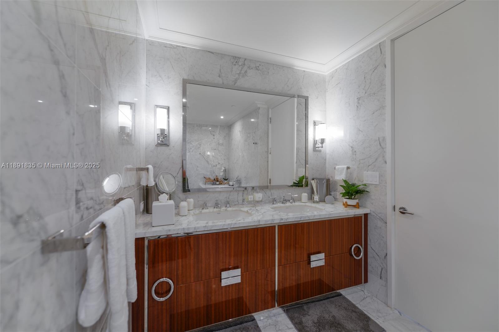 image The Ritz-carlton Residenc12