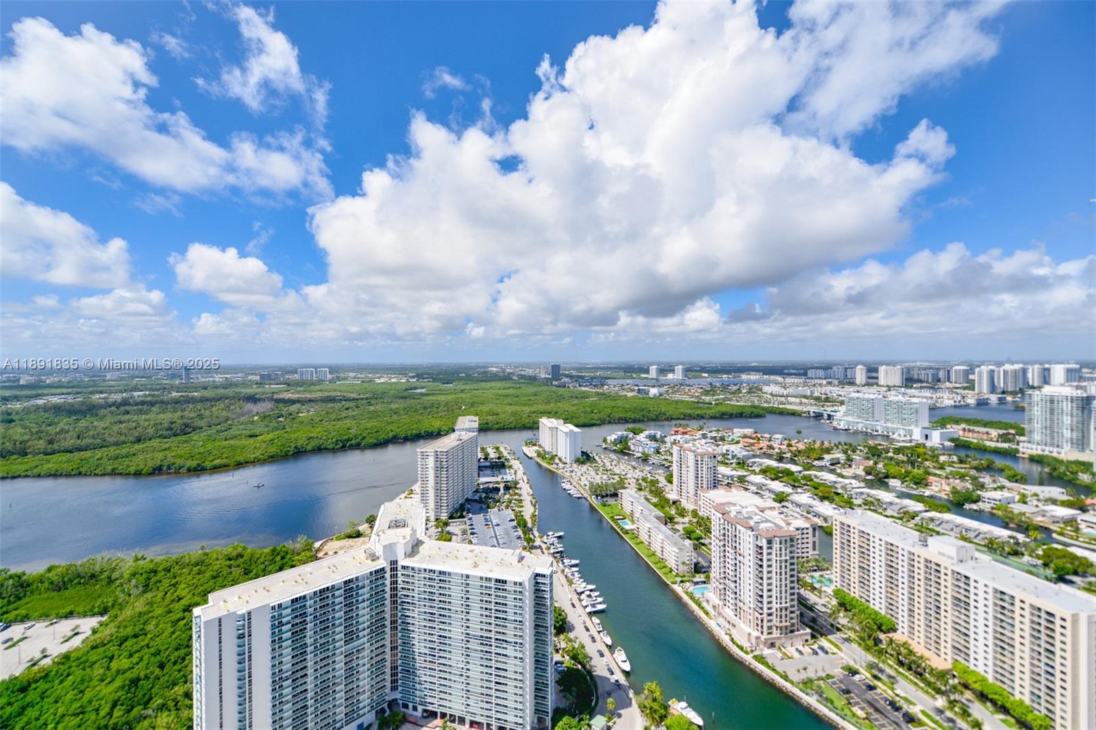 image The Ritz-carlton Residenc15