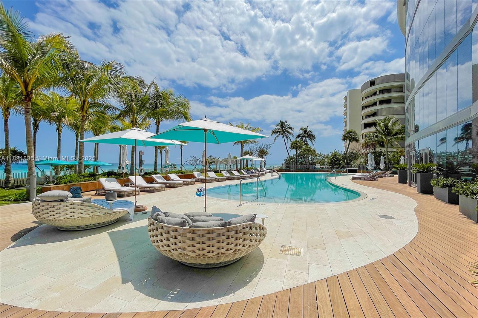 image The Ritz-carlton Residenc16