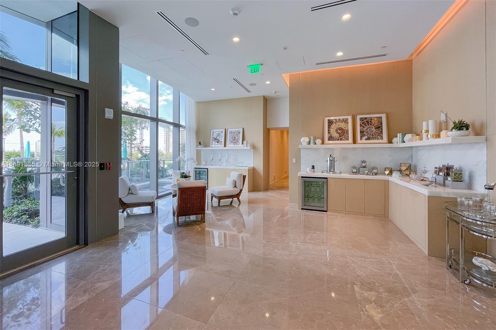 image The Ritz-carlton Residenc19