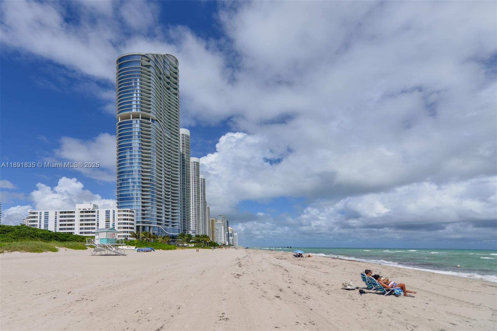 image The Ritz-carlton Residenc3