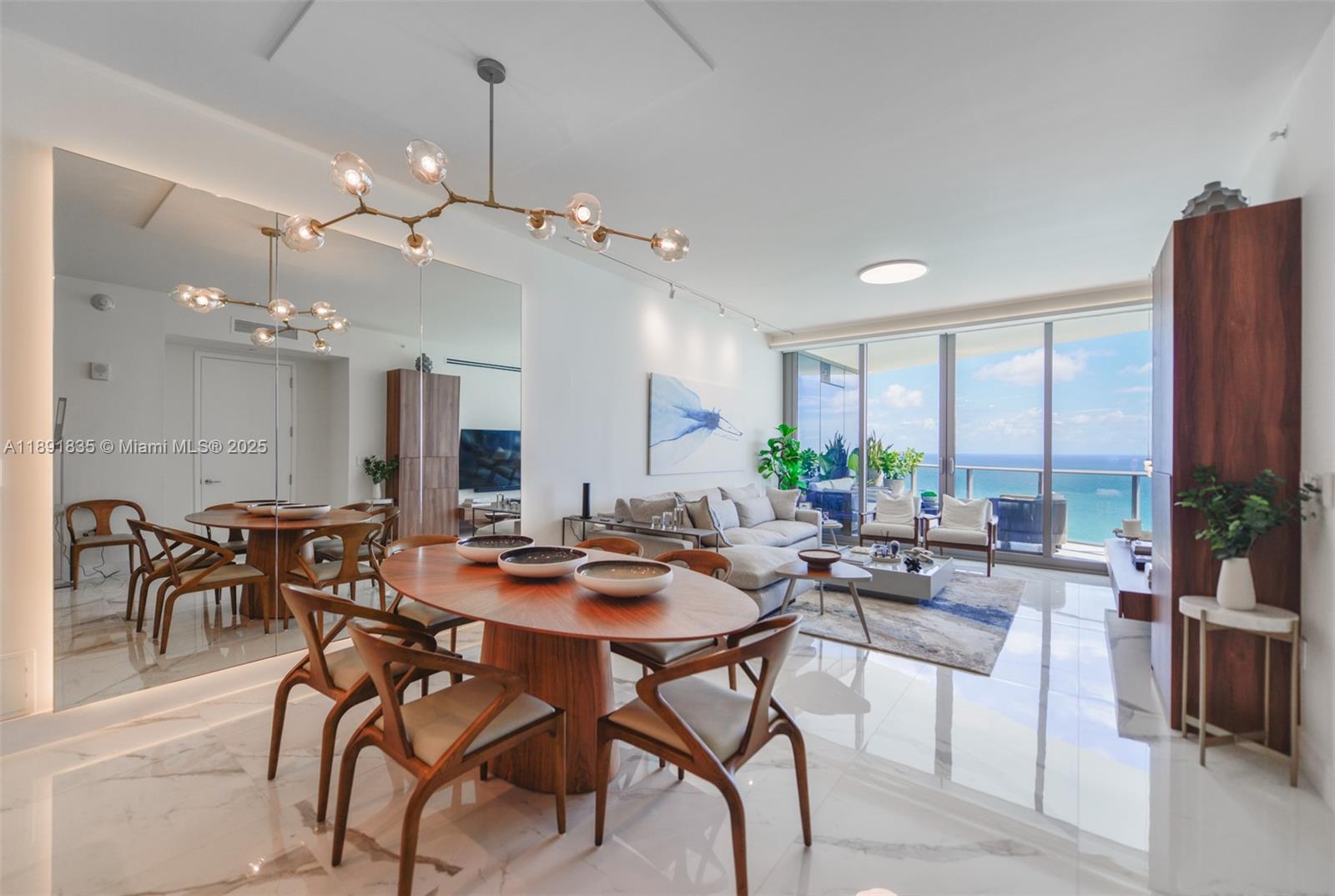 image The Ritz-carlton Residenc6