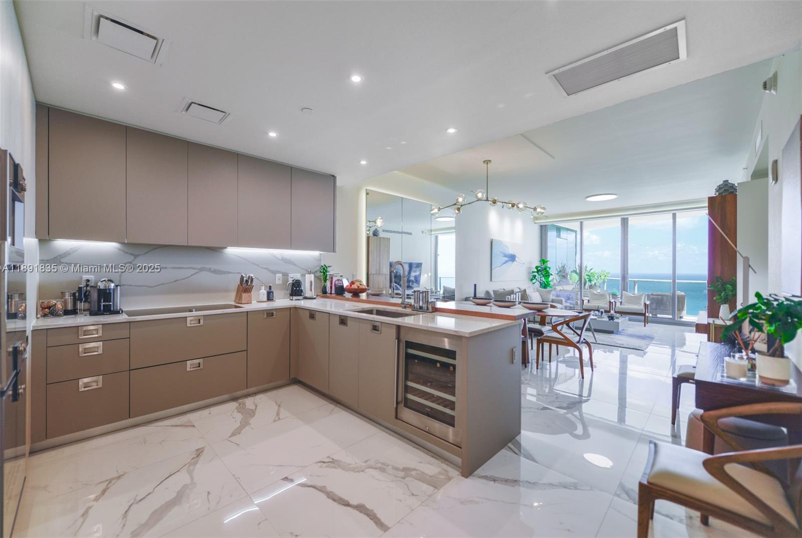 image The Ritz-carlton Residenc7