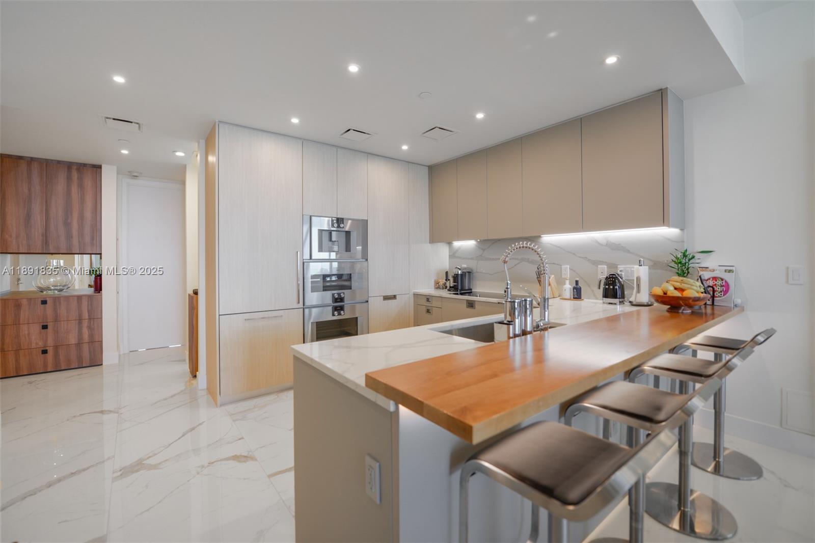 image The Ritz-carlton Residenc8