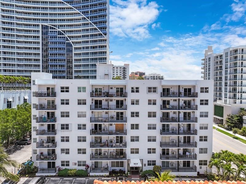 3000 Riomar St #308