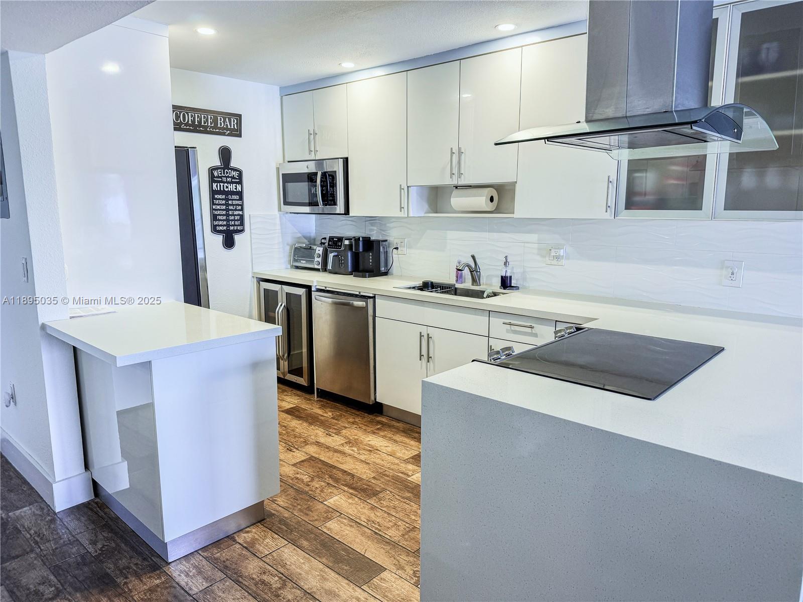 7830 Dickens Ave #403
