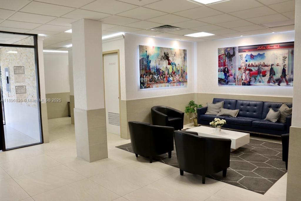 4164 Inverrary Dr #408