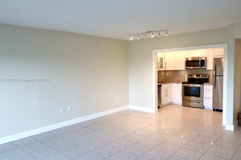 4164 Inverrary Dr #408 Lauderhill, FL 33319