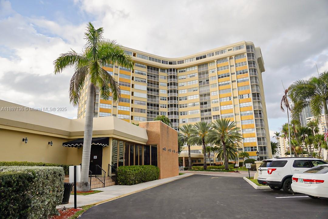 100 Golden Isles Dr #10
