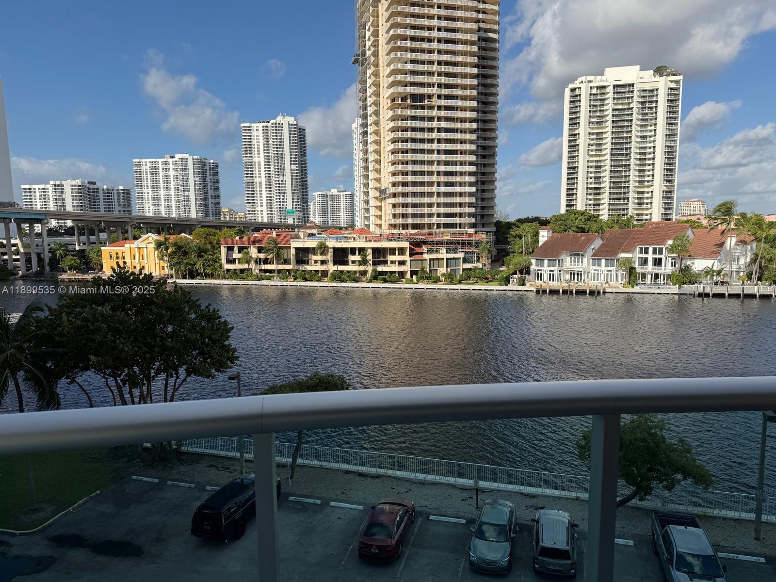 19390 Collins Ave #525