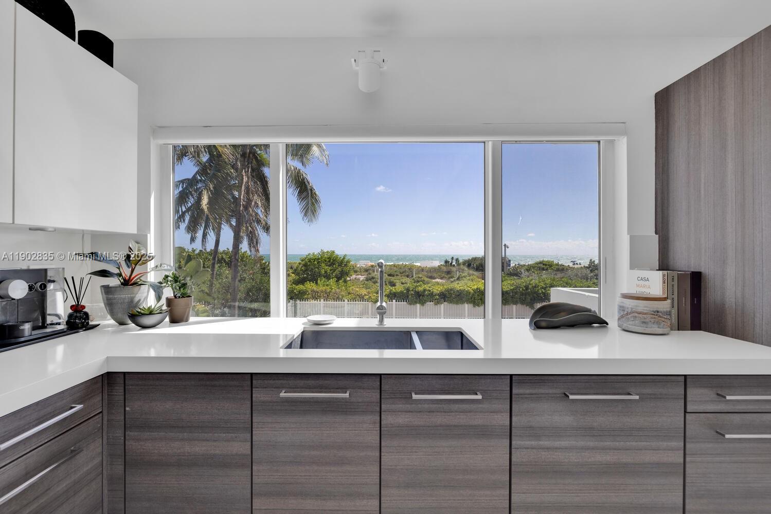 325 Ocean Dr #210 Miami Beach, FL 33139