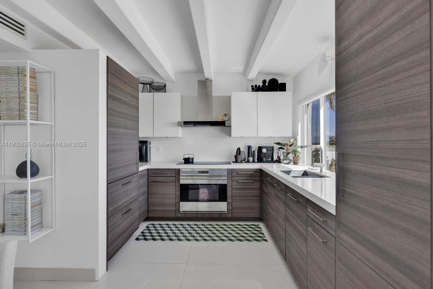 325 Ocean Dr #210 Miami Beach, FL 33139