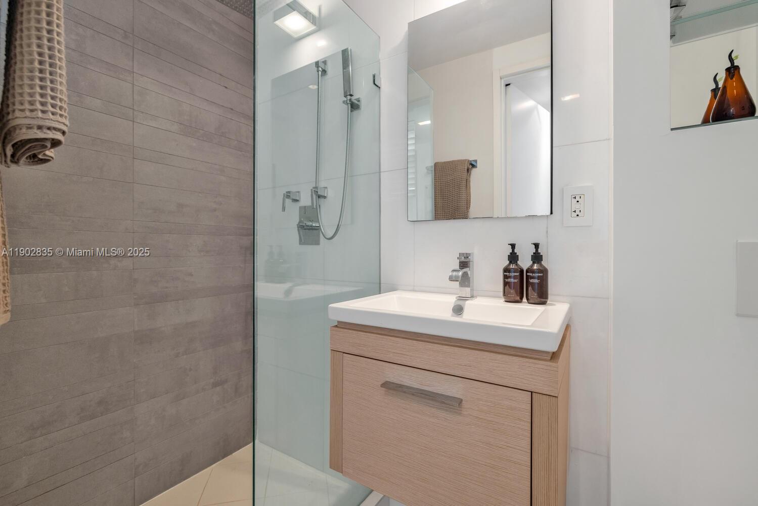 325 Ocean Dr #210 Miami Beach, FL 33139