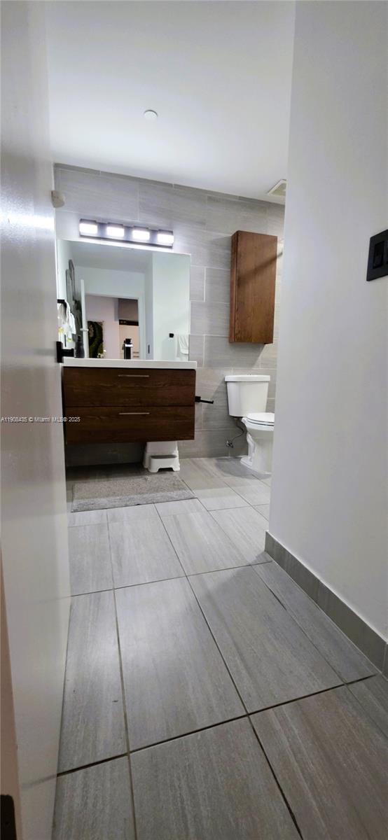 1350 NW 8th Ct #A1-6 Miami, FL 33136