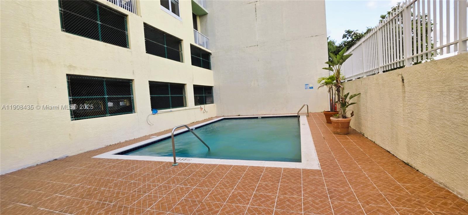 1350 NW 8th Ct #A1-6 Miami, FL 33136