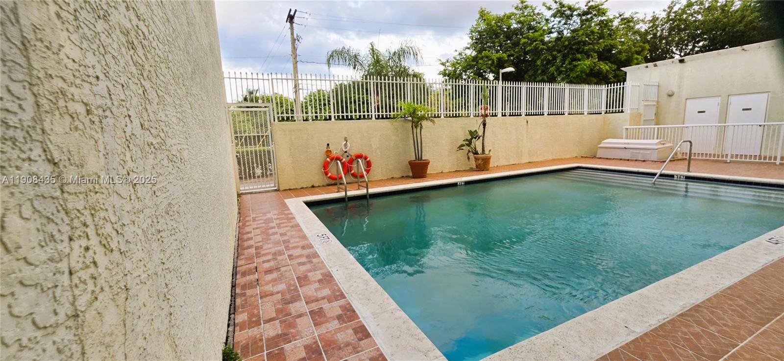 1350 NW 8th Ct #A1-6 Miami, FL 33136