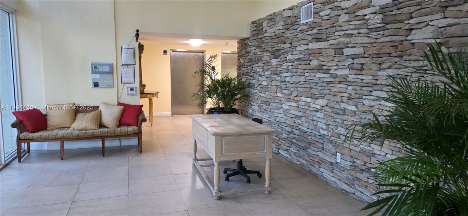 1350 NW 8th Ct #A1-6 Miami, FL 33136