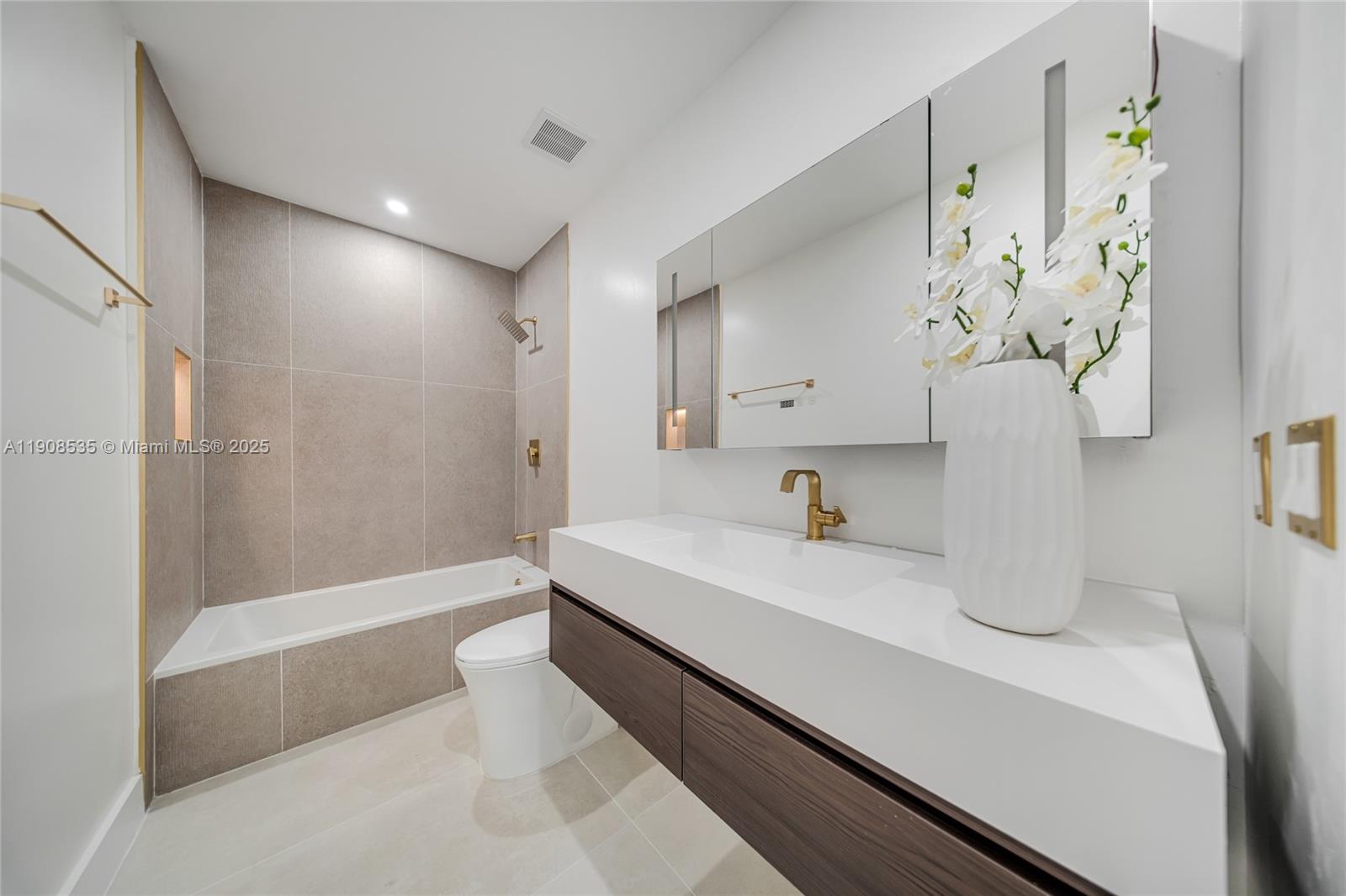 1244 SW 14th St Miami, FL 33145