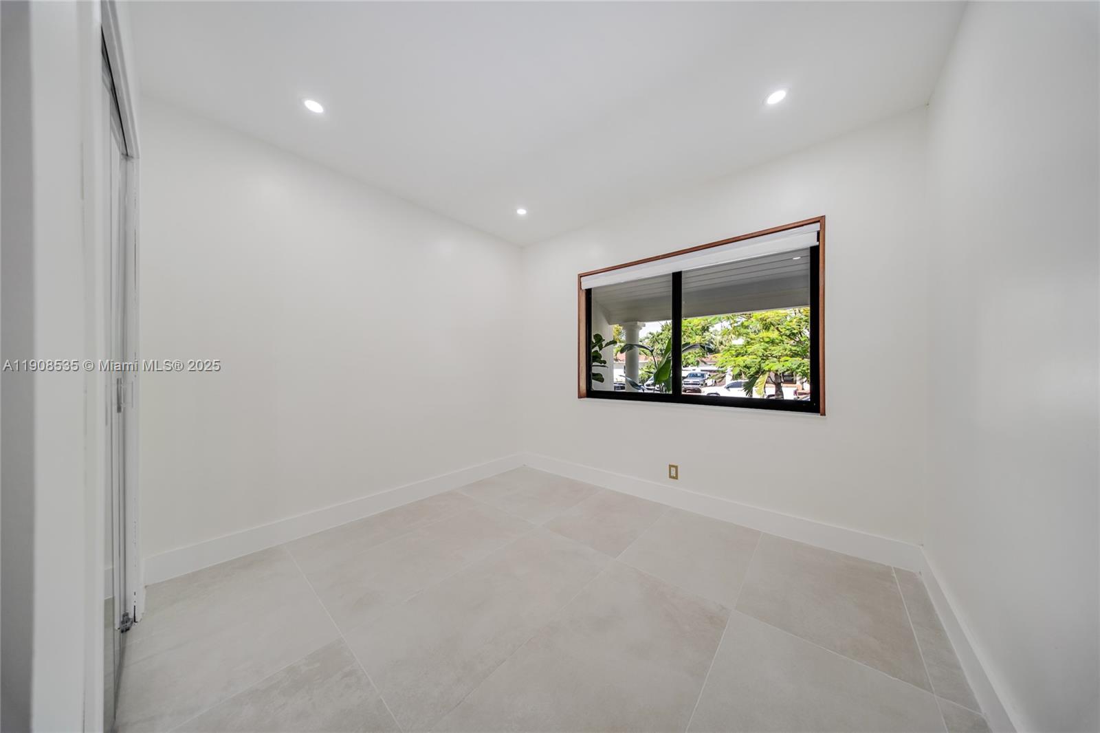 1244 SW 14th St Miami, FL 33145