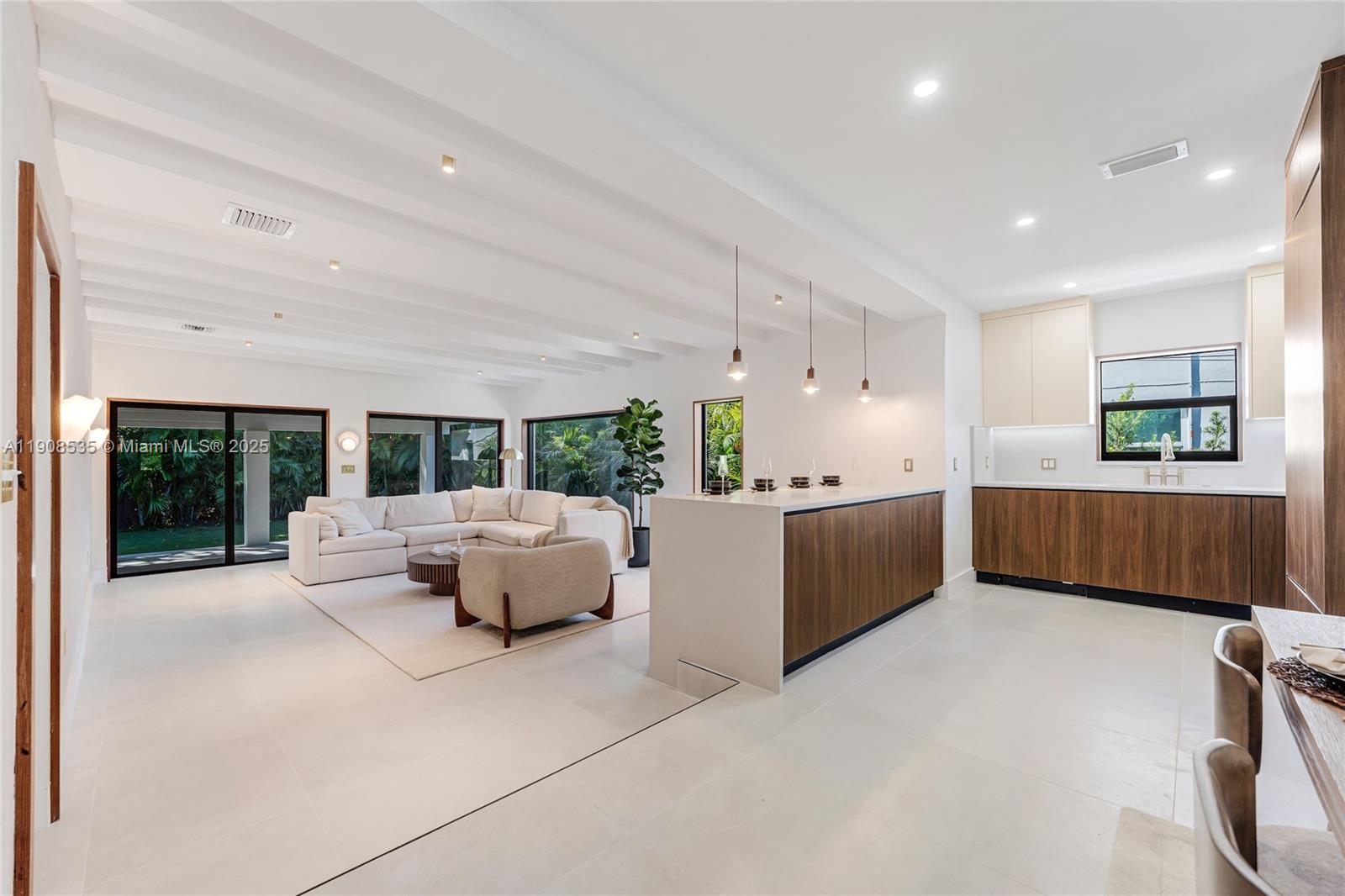 1244 SW 14th St Miami, FL 33145