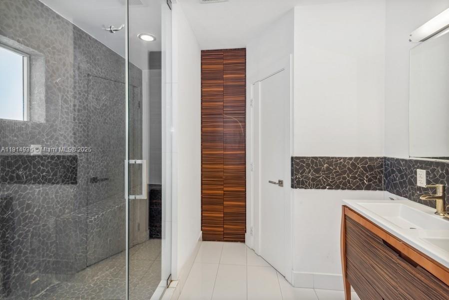 8215 SW 63rd Pl Miami, FL 33143