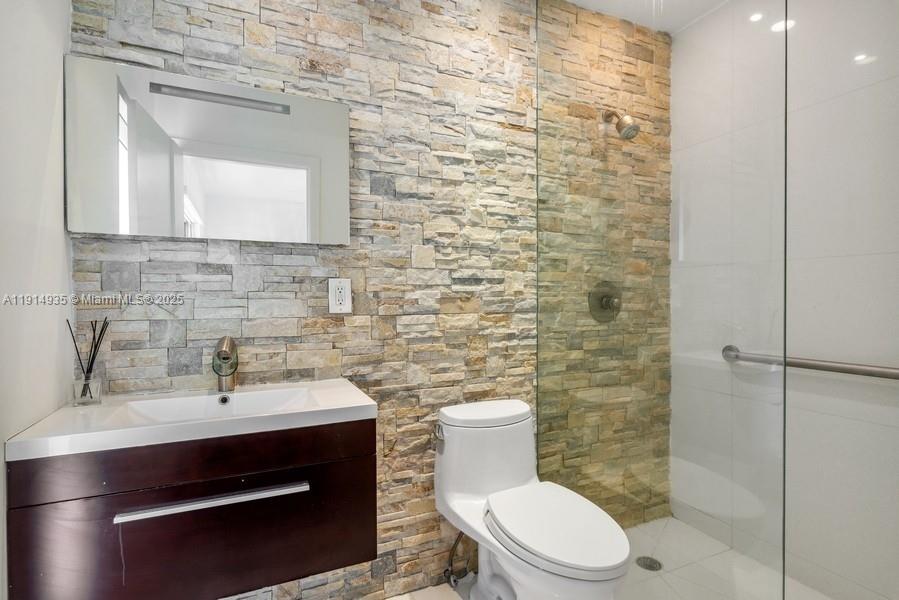 8215 SW 63rd Pl Miami, FL 33143