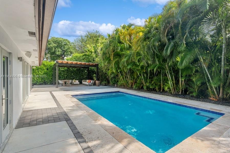 8215 SW 63rd Pl Miami, FL 33143