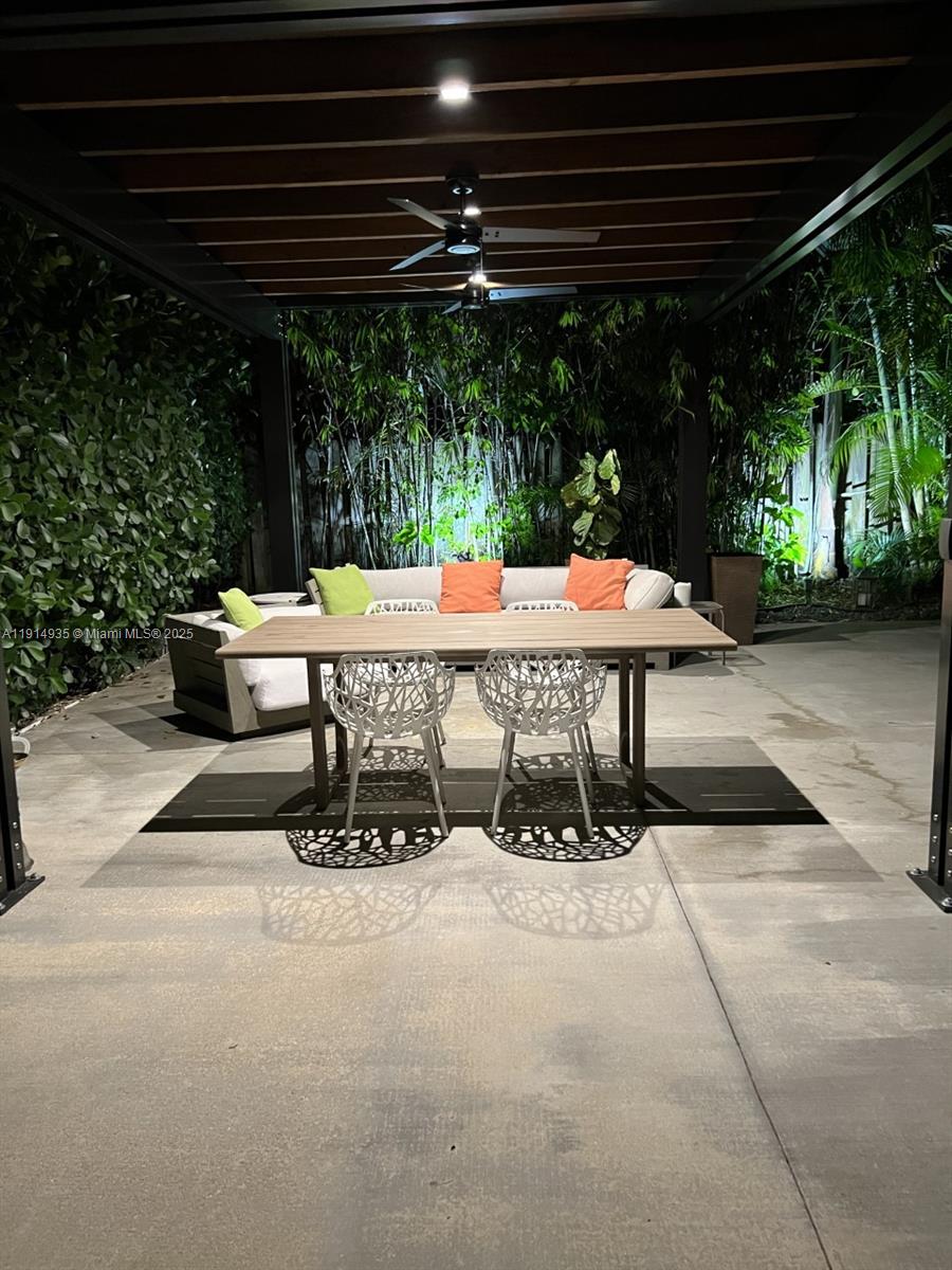 8215 SW 63rd Pl Miami, FL 33143