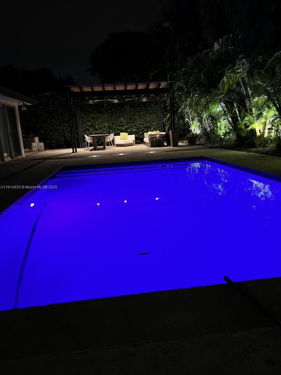 8215 SW 63rd Pl Miami, FL 33143