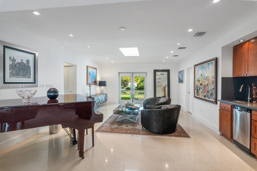 8215 SW 63rd Pl Miami, FL 33143