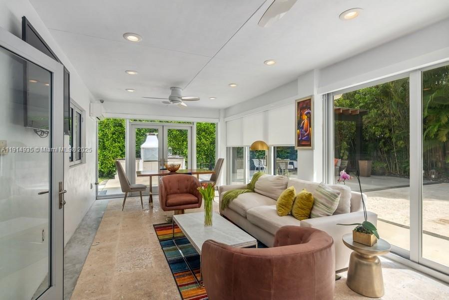 8215 SW 63rd Pl Miami, FL 33143