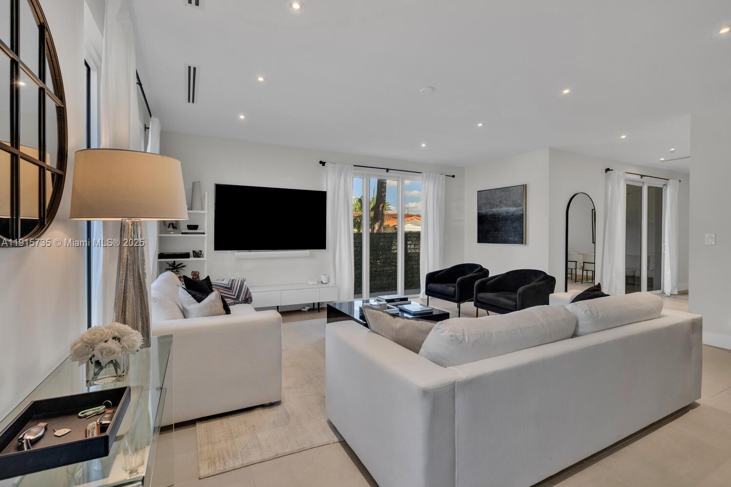 2851 SW 33rd Ct #2851 Miami, FL 33133