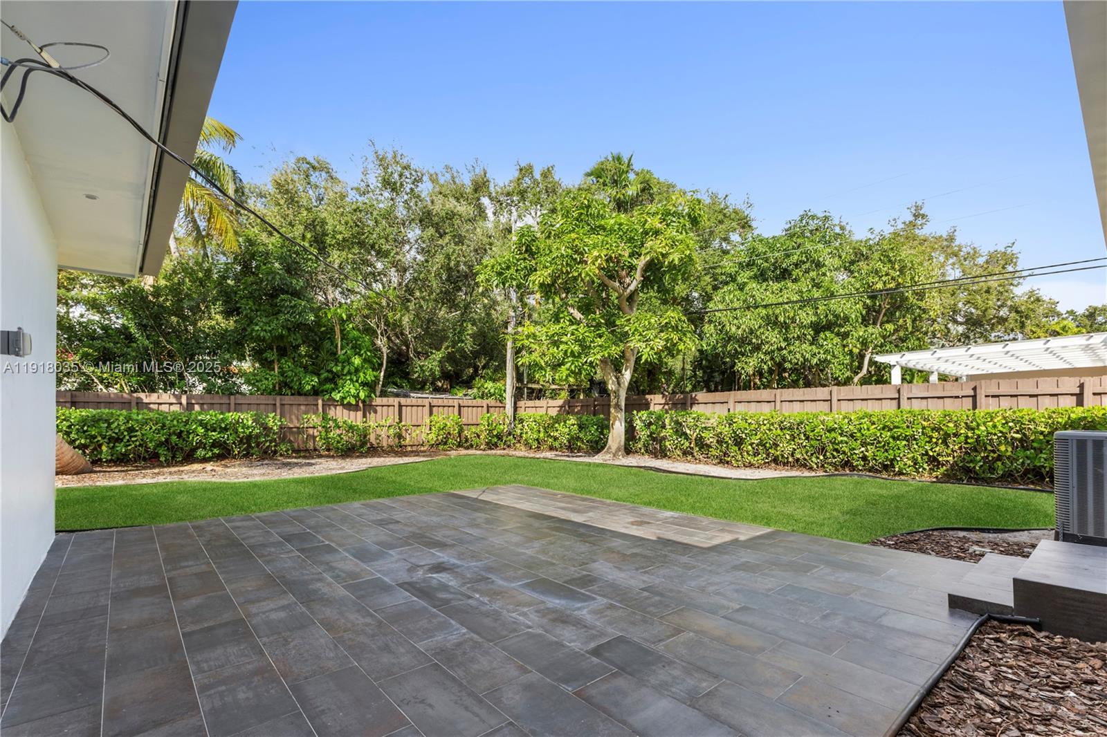 8910 NE 9th Ct Miami, FL 33138