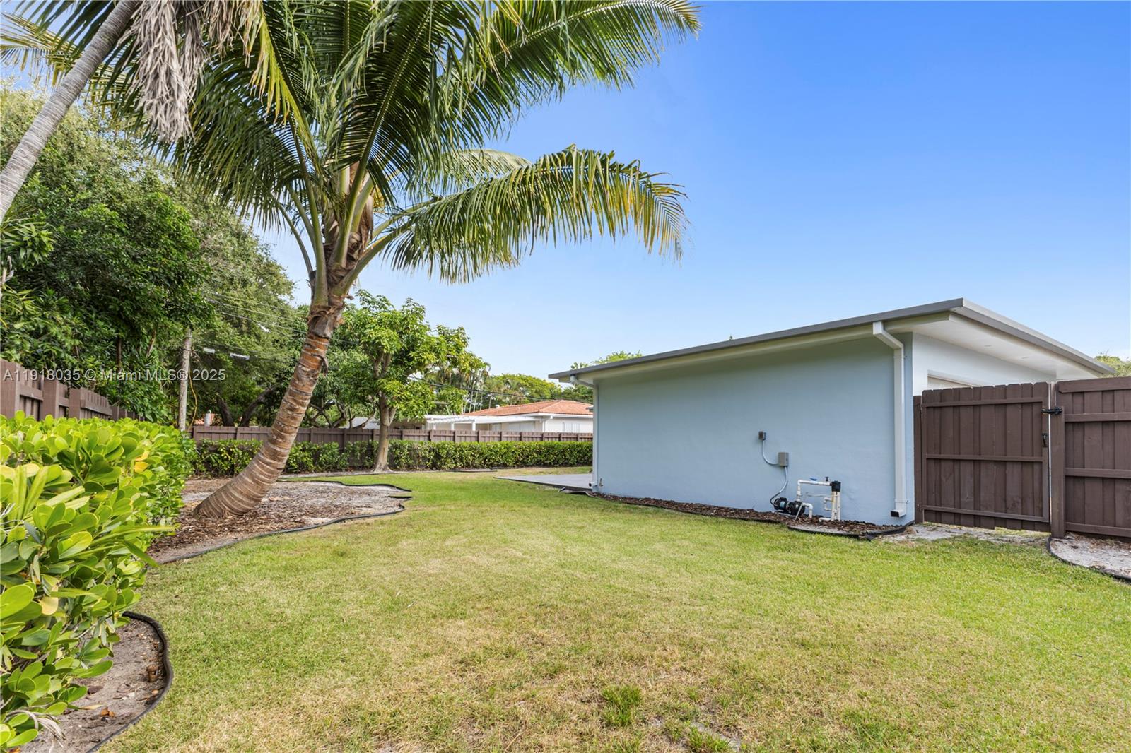 8910 NE 9th Ct Miami, FL 33138