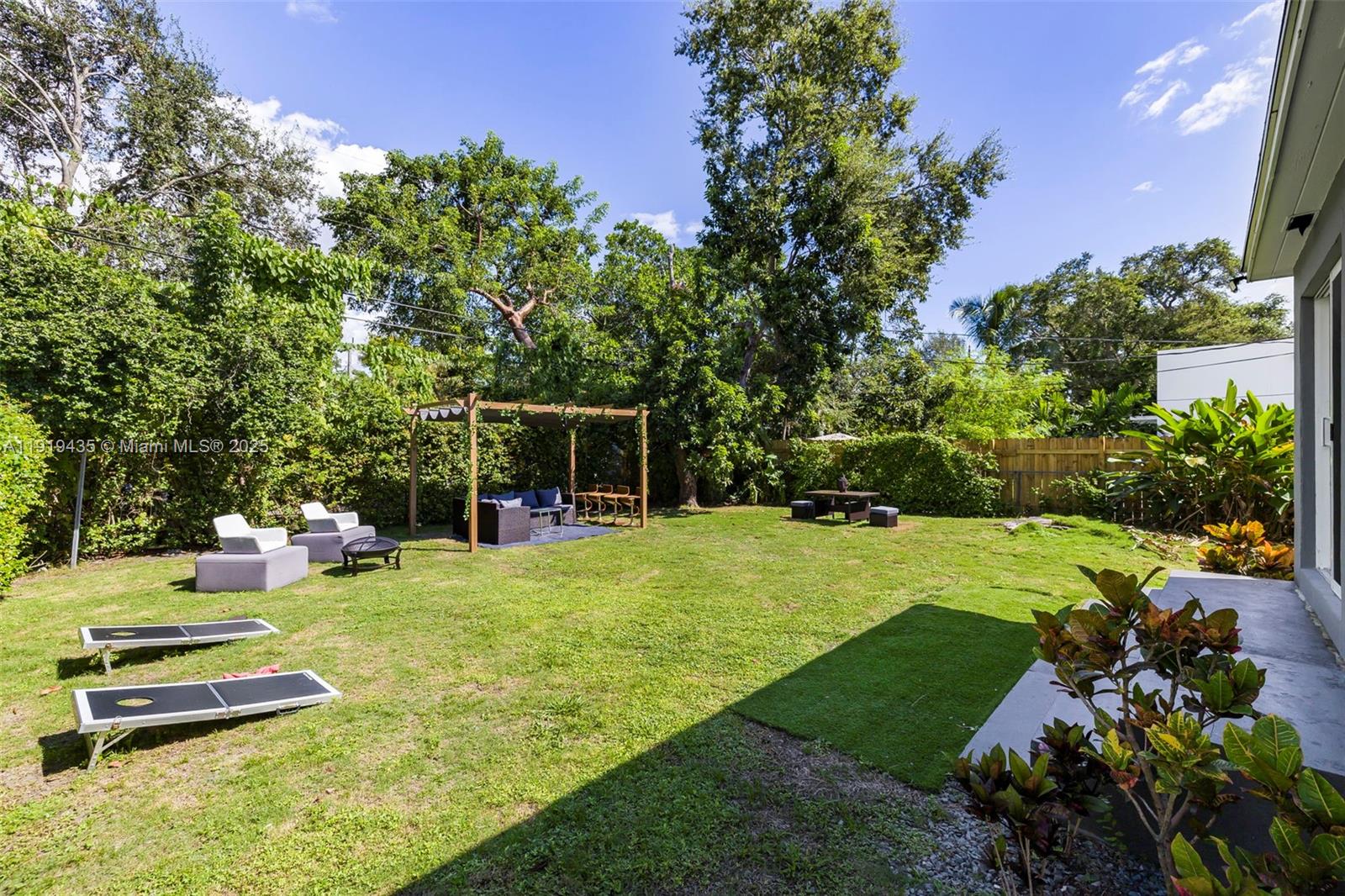 285 NW 45th St Miami, FL 33127