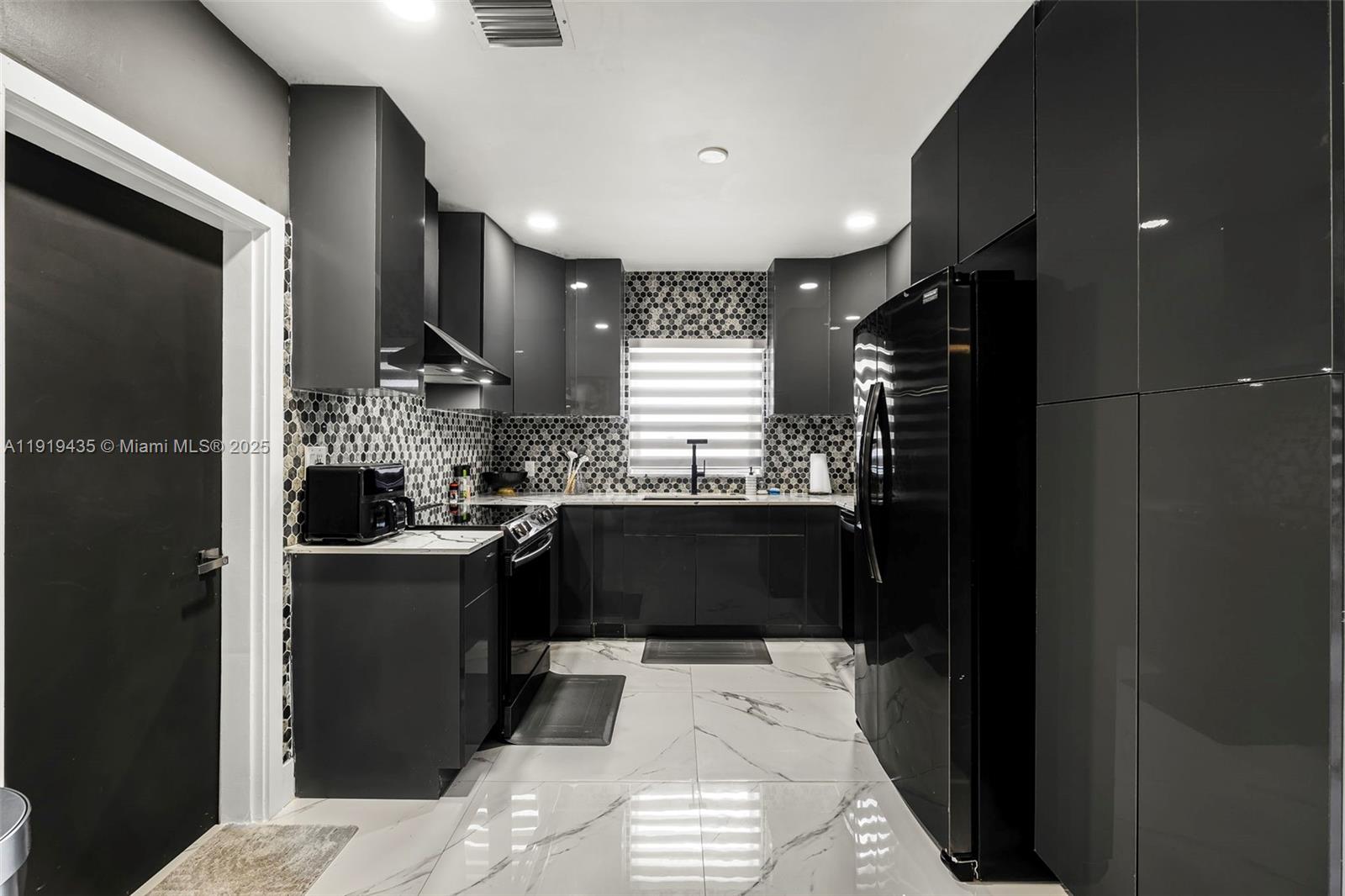 285 NW 45th St Miami, FL 33127