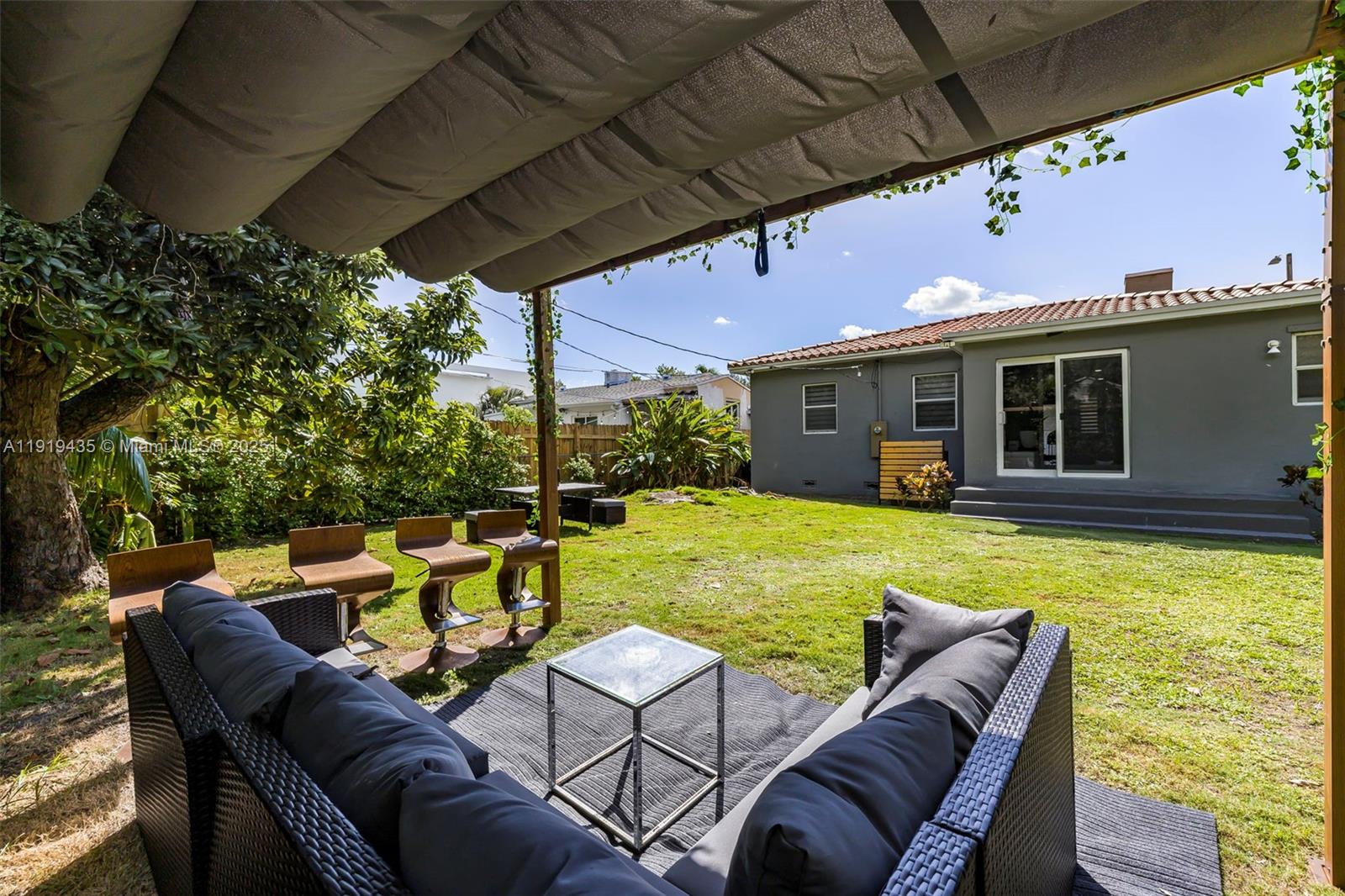 285 NW 45th St Miami, FL 33127