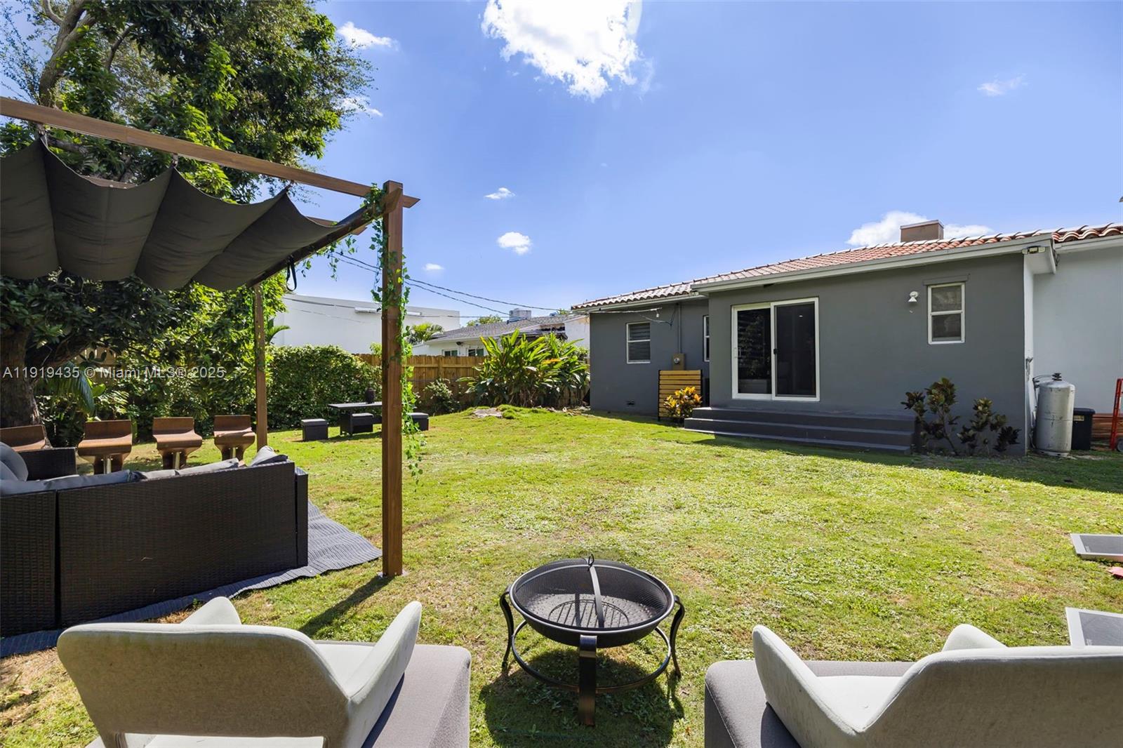 285 NW 45th St Miami, FL 33127