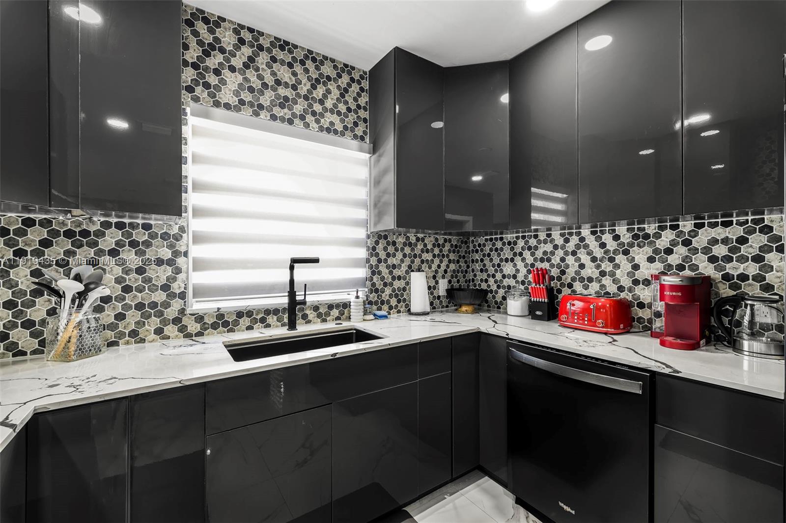 285 NW 45th St Miami, FL 33127