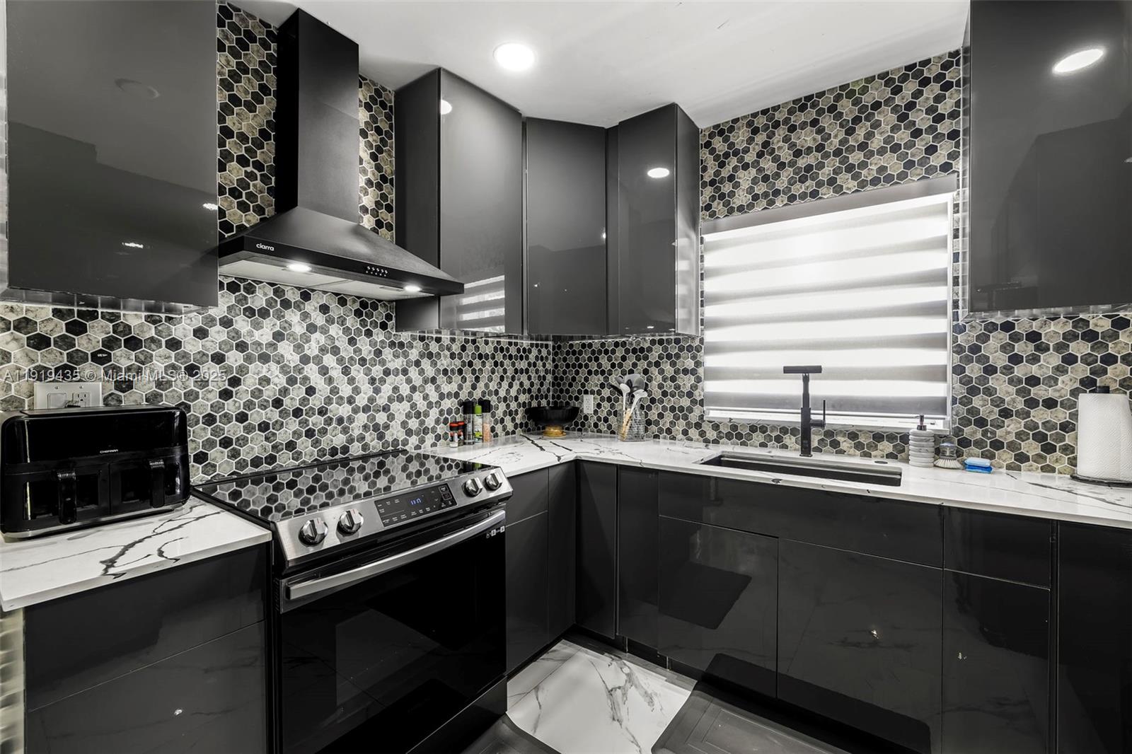 285 NW 45th St Miami, FL 33127