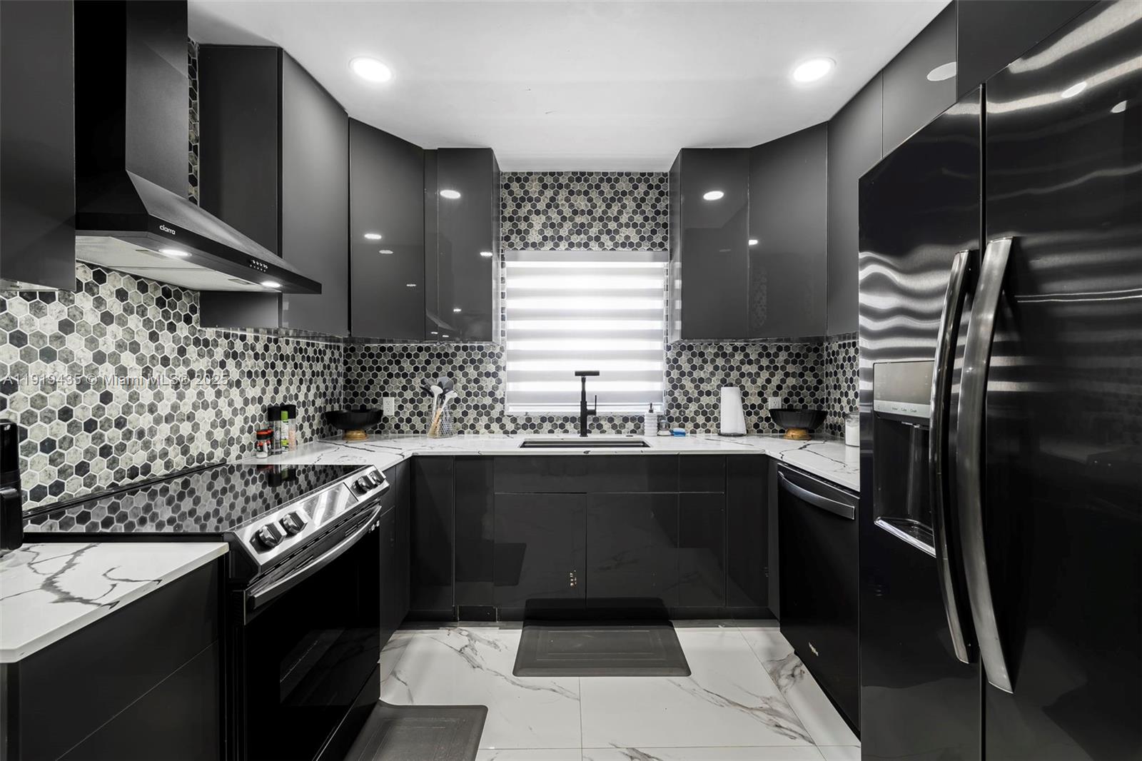 285 NW 45th St Miami, FL 33127