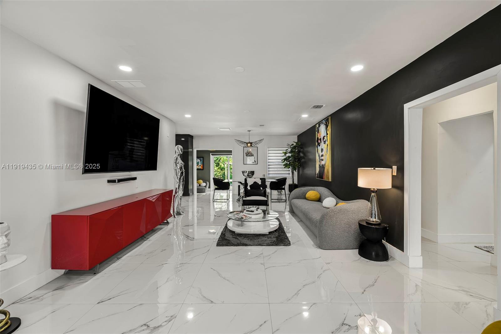 285 NW 45th St Miami, FL 33127