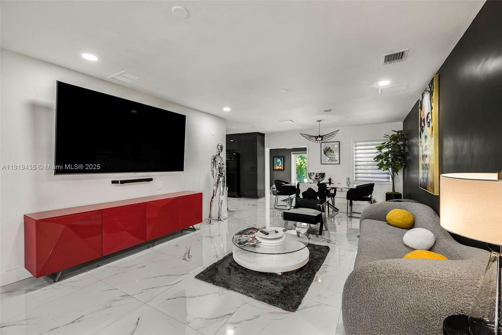 285 NW 45th St Miami, FL 33127