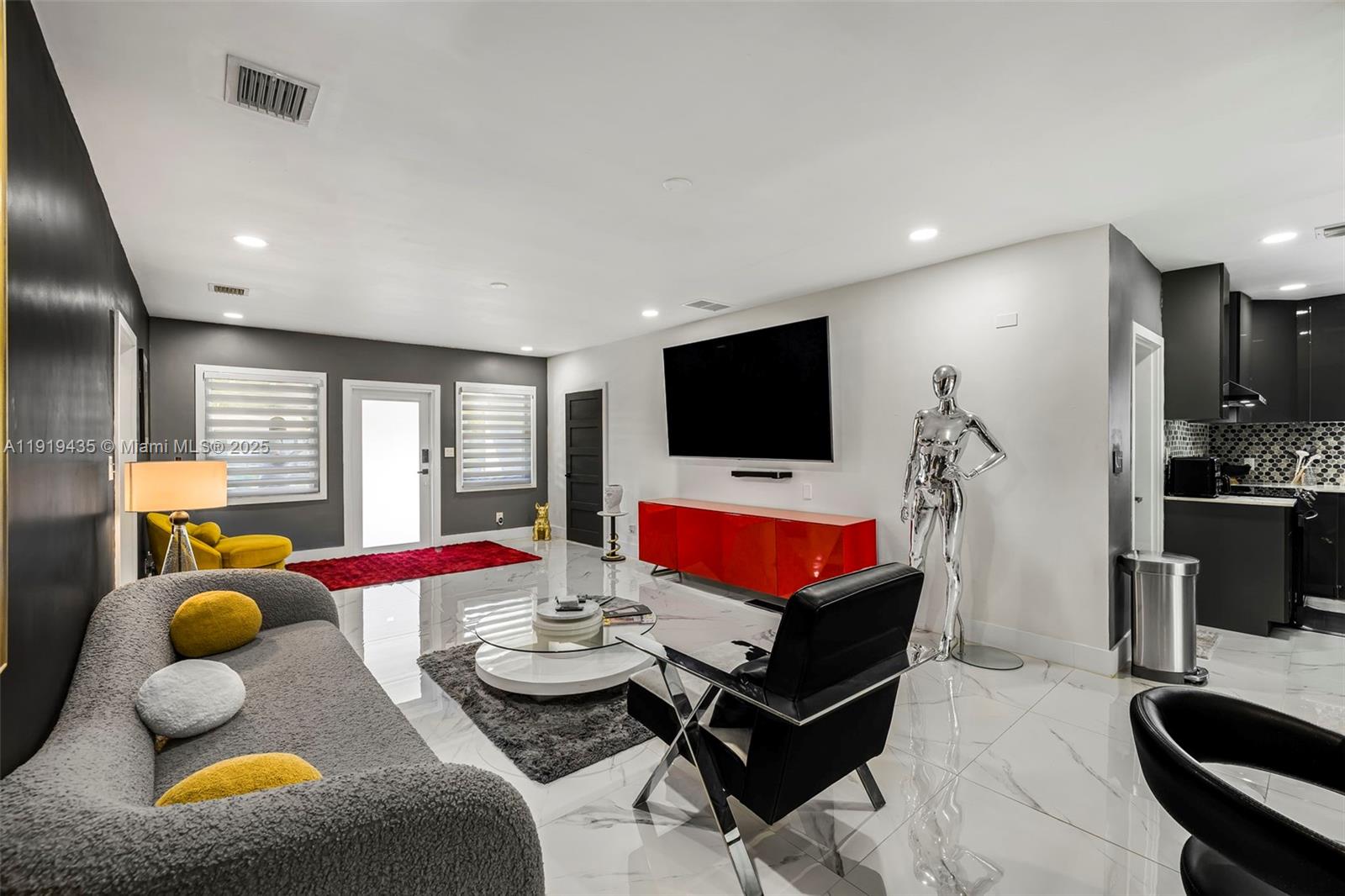 285 NW 45th St Miami, FL 33127