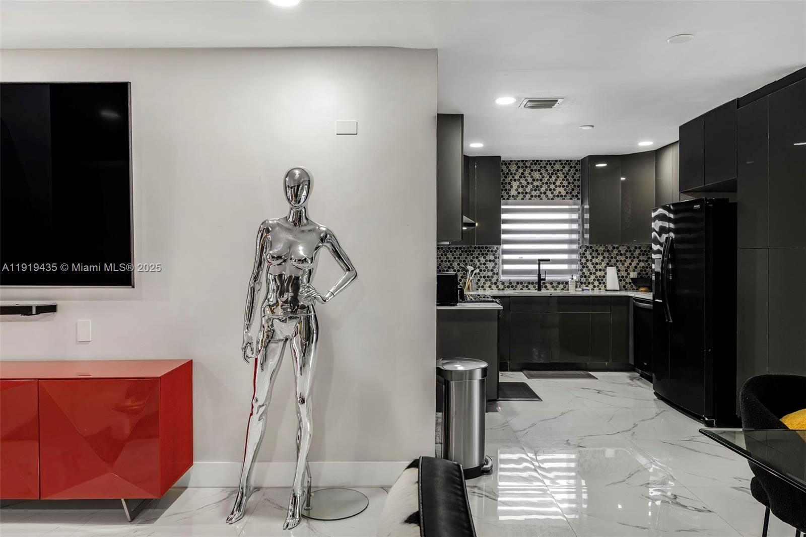 285 NW 45th St Miami, FL 33127