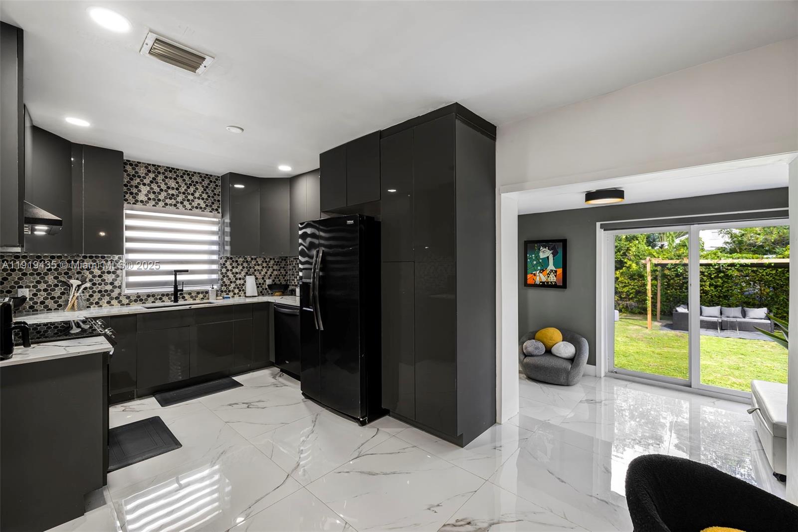 285 NW 45th St Miami, FL 33127