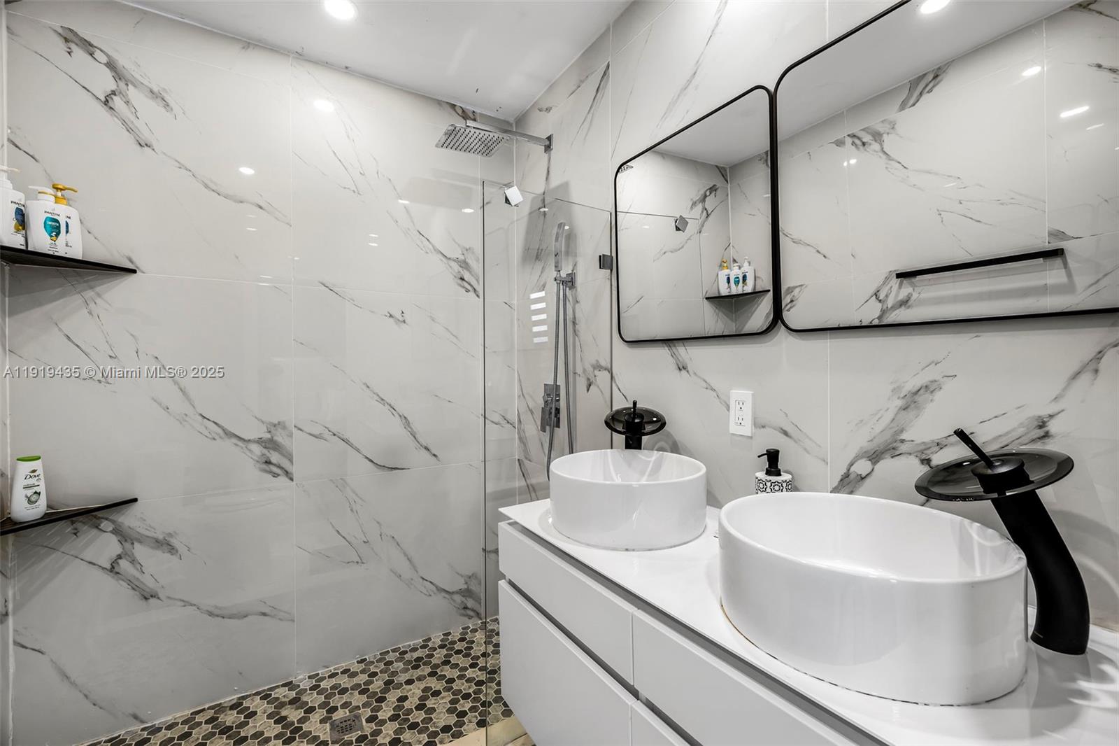 285 NW 45th St Miami, FL 33127