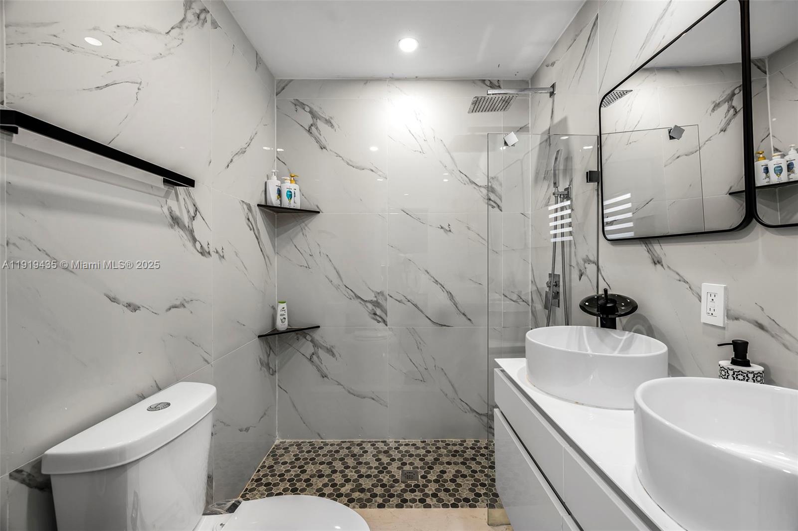 285 NW 45th St Miami, FL 33127