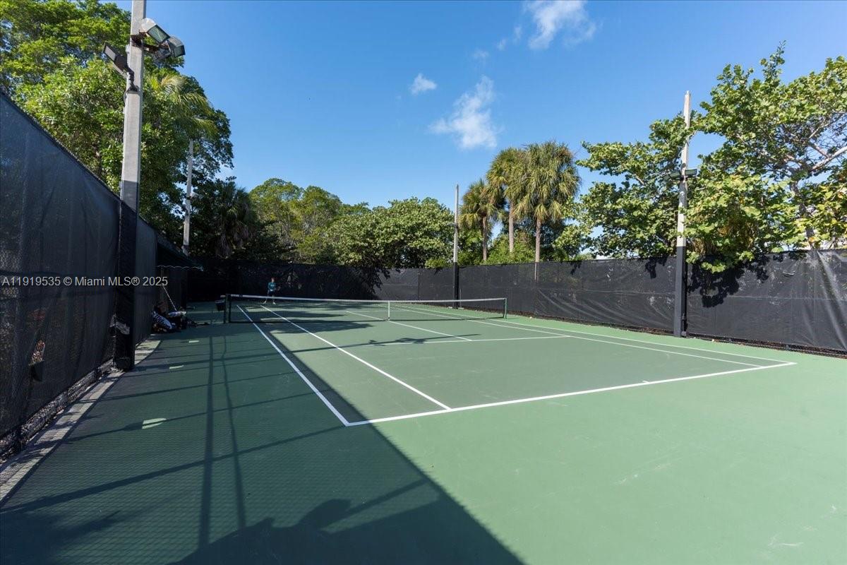 image Towers Of Key Biscayne11