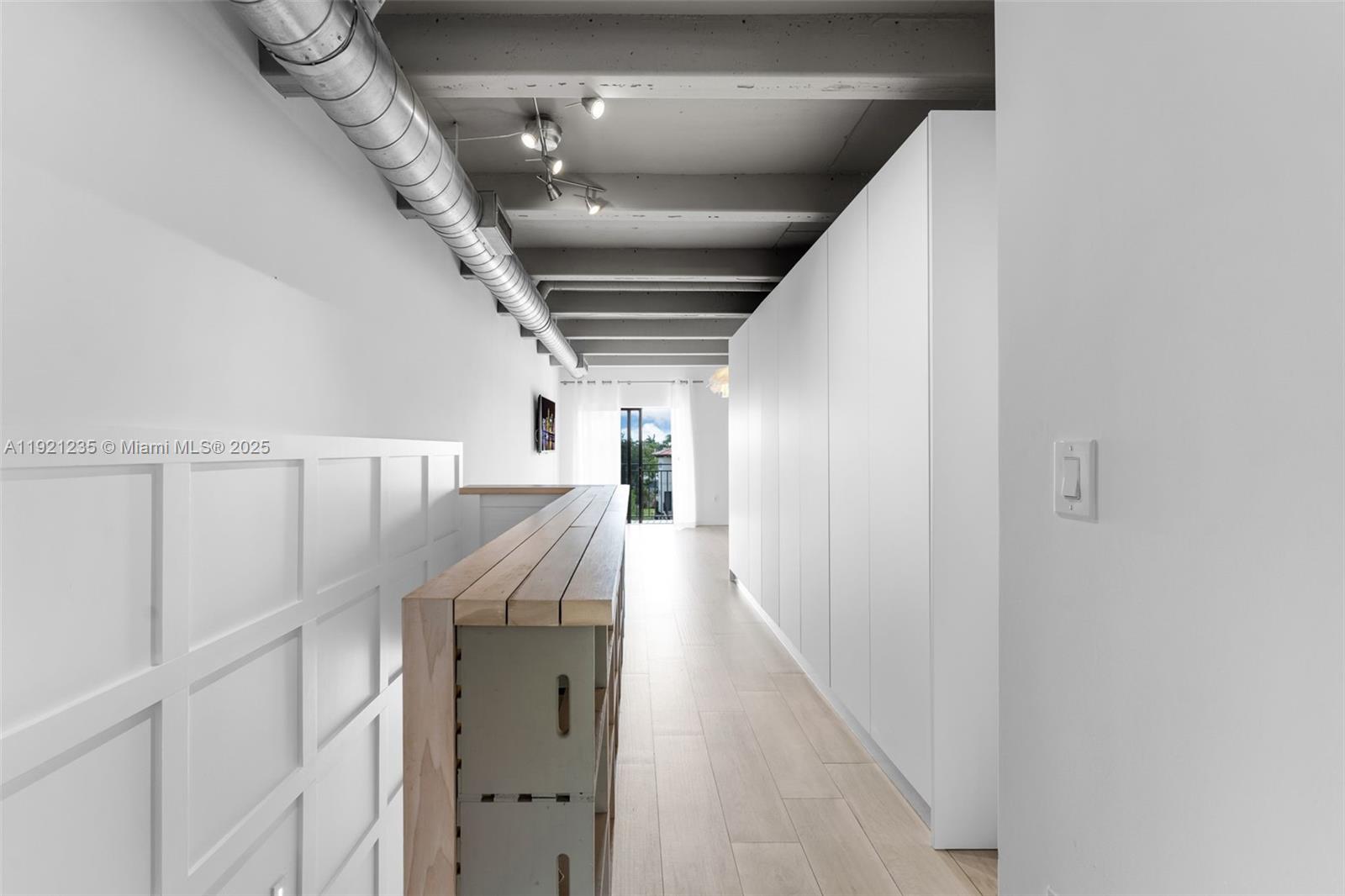 6901 Edgewater Dr #315 Coral Gables, FL 33133